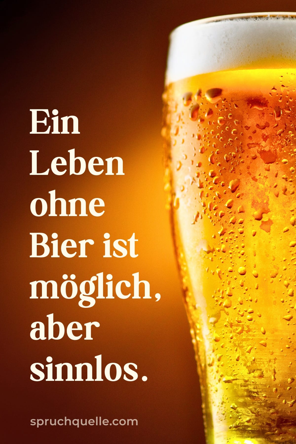 Kaltes Bierglas mit Schaum und Tropfen; daneben der Spruch: „Ein Leben ohne Bier ist möglich, aber sinnlos.“
