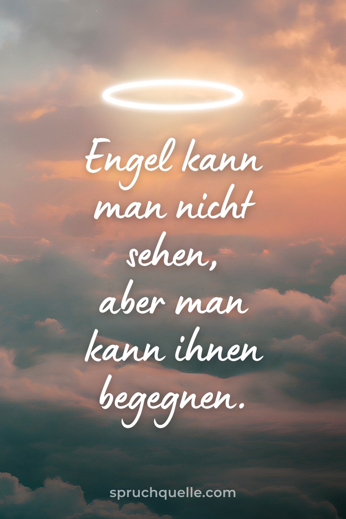 Engel kann man nicht sehen, aber man kann ihnen begegnen. Wolkenhimmel mit hellem Leuchtkreis und deutschem Engel-Zitat