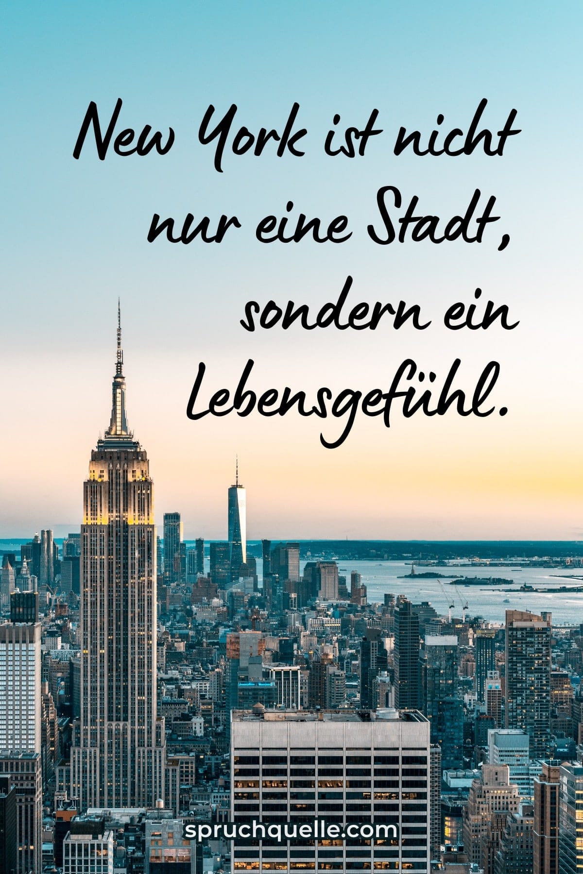 New Yorker Skyline mit Empire State Building und Spruch: „New York ist nicht nur eine Stadt, sondern ein Lebensgefühl.“